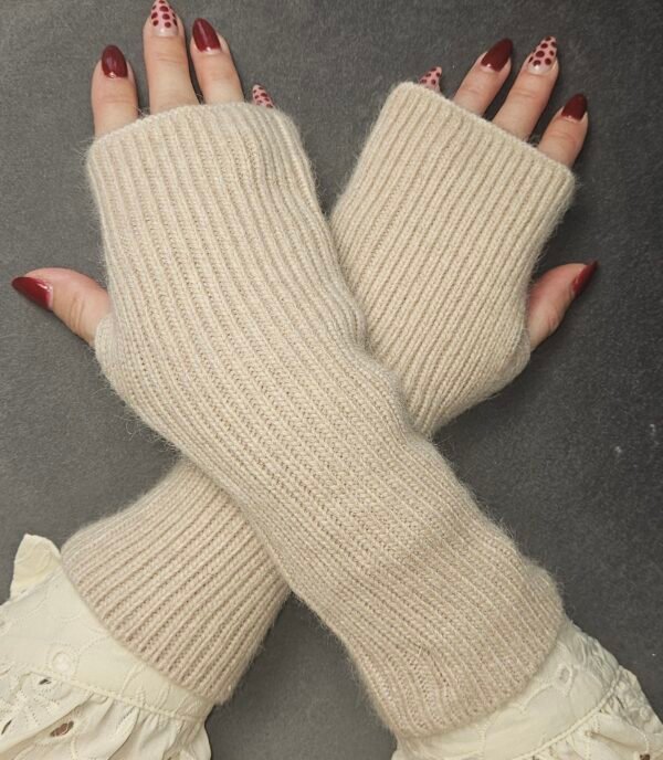 20251115_142231_1 MYTH' LIA