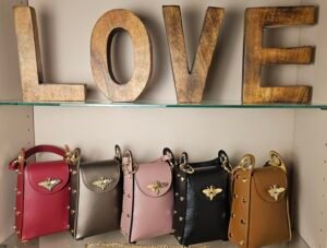 M-SM-1025-004 LA BELL'ABEILLE