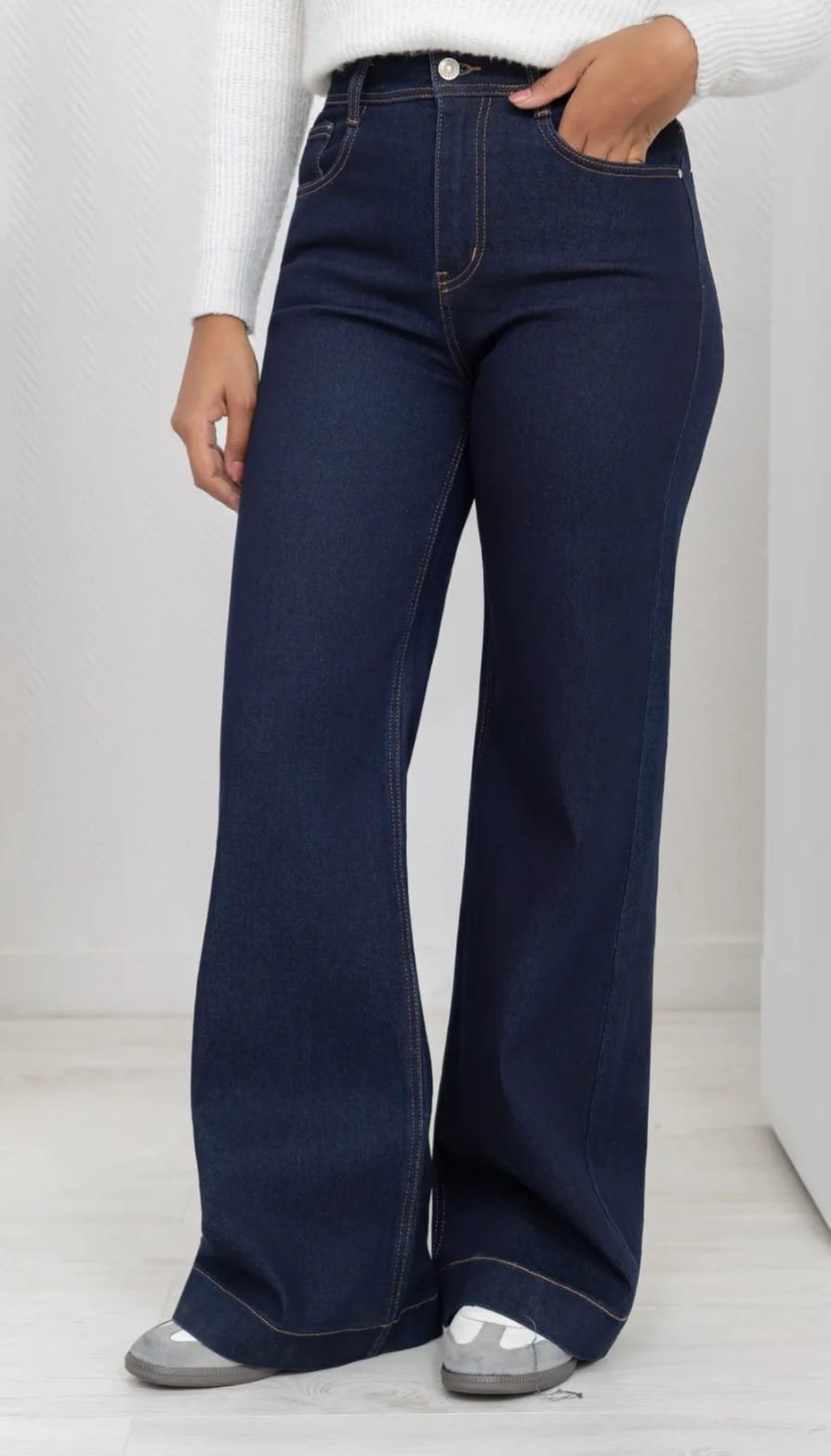 Jeans vintage chic femme coupe évasée marine - L'Atelier Du Style By Titelle